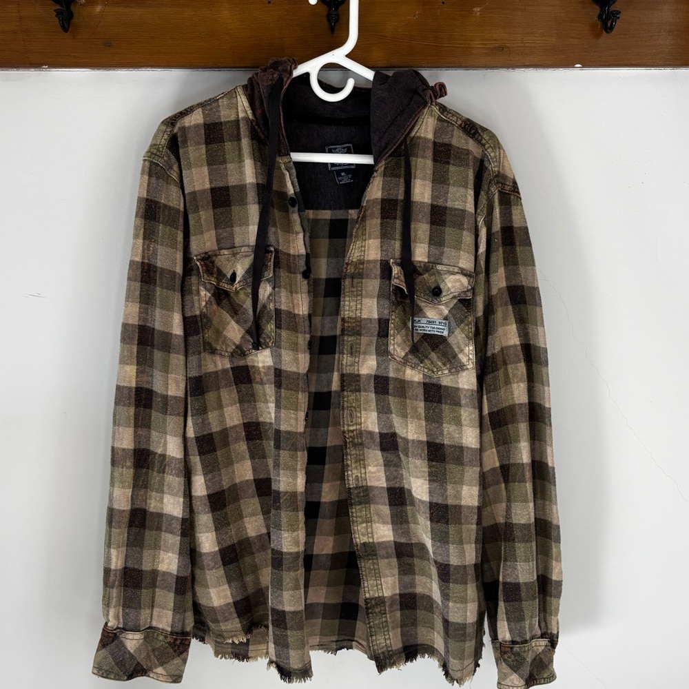 Plaid Hooded Flannel Shacket with 2 front pockets.